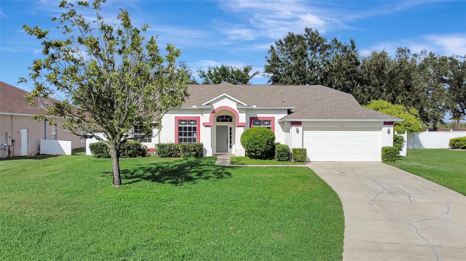 Image 2 of 50 For 2019 Wintermere Pointe Drive