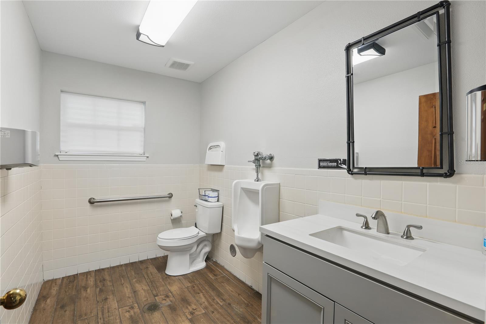 Image 11 of 43 For 5639 Hansel Avenue