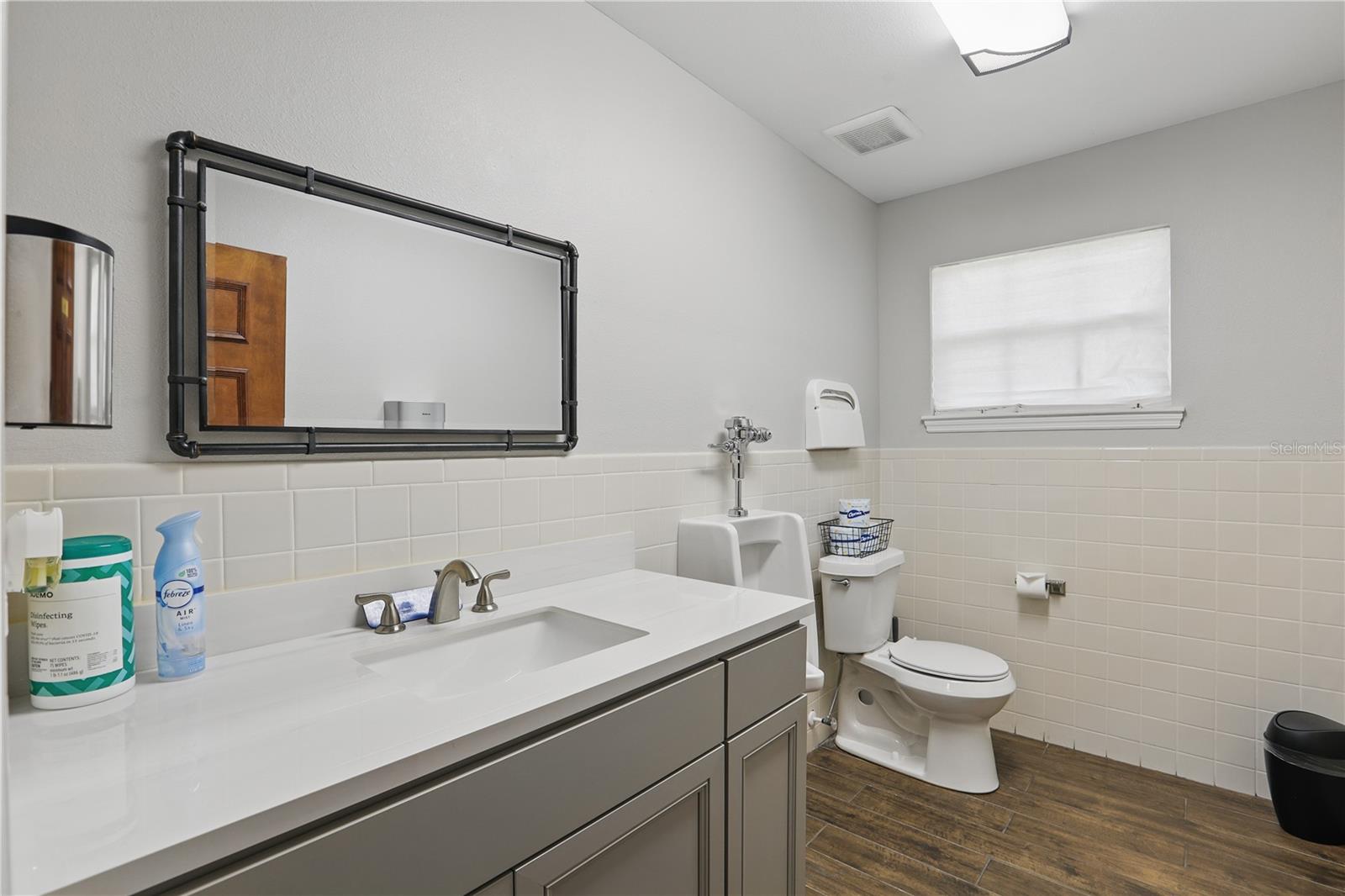 Image 33 of 43 For 5639 Hansel Avenue