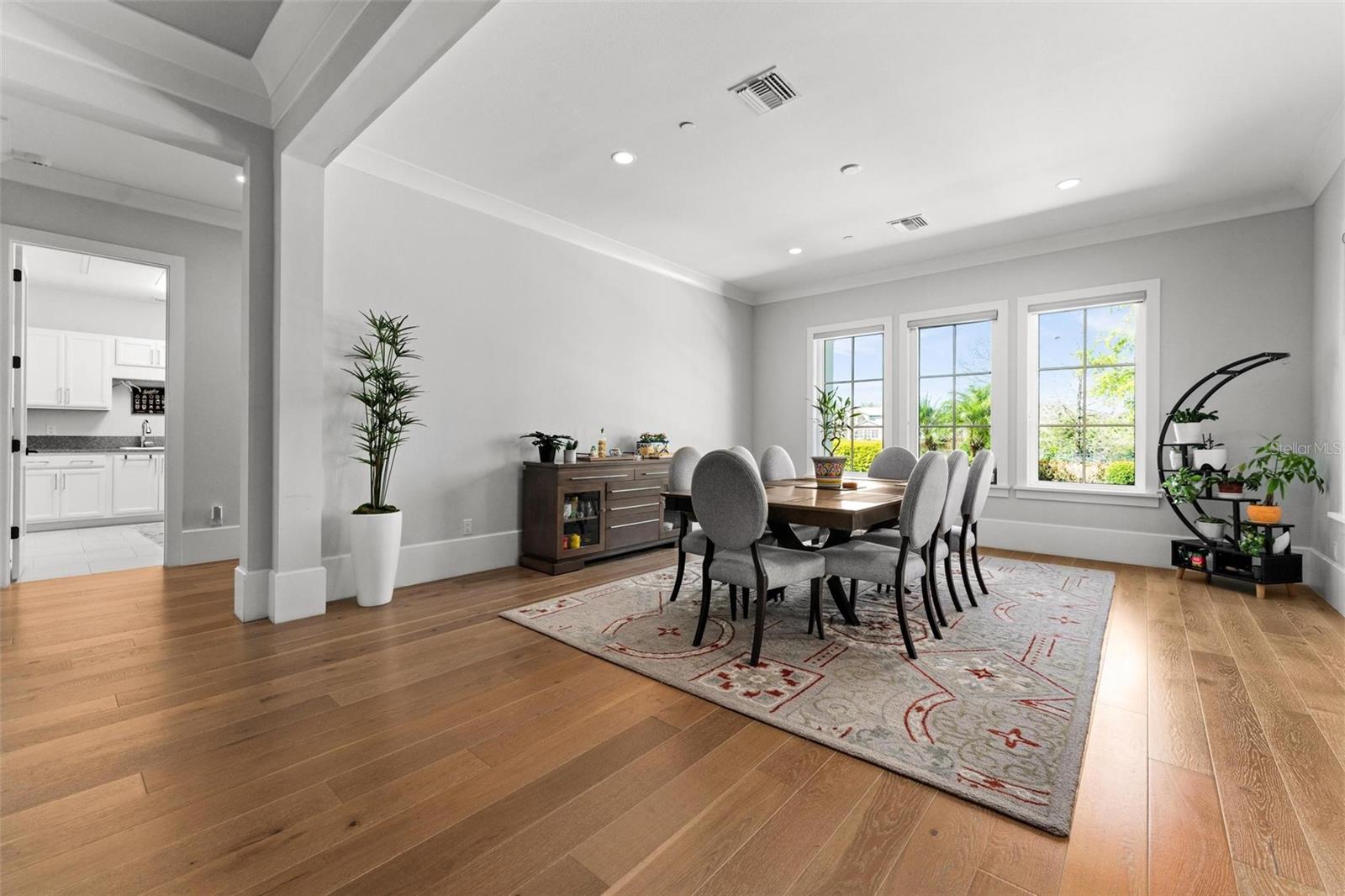 Image 17 of 81 For 1590 Harston Avenue