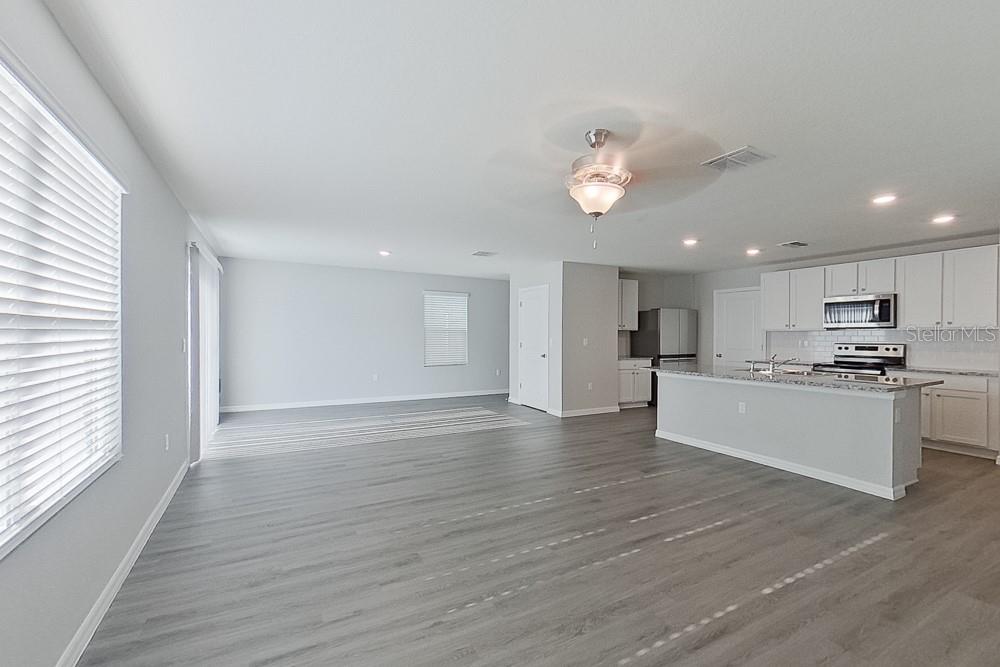 Image 4 of 21 For 8614 43rd Terrace