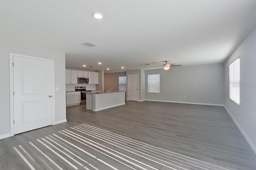 Image 5 of 21 For 8614 43rd Terrace