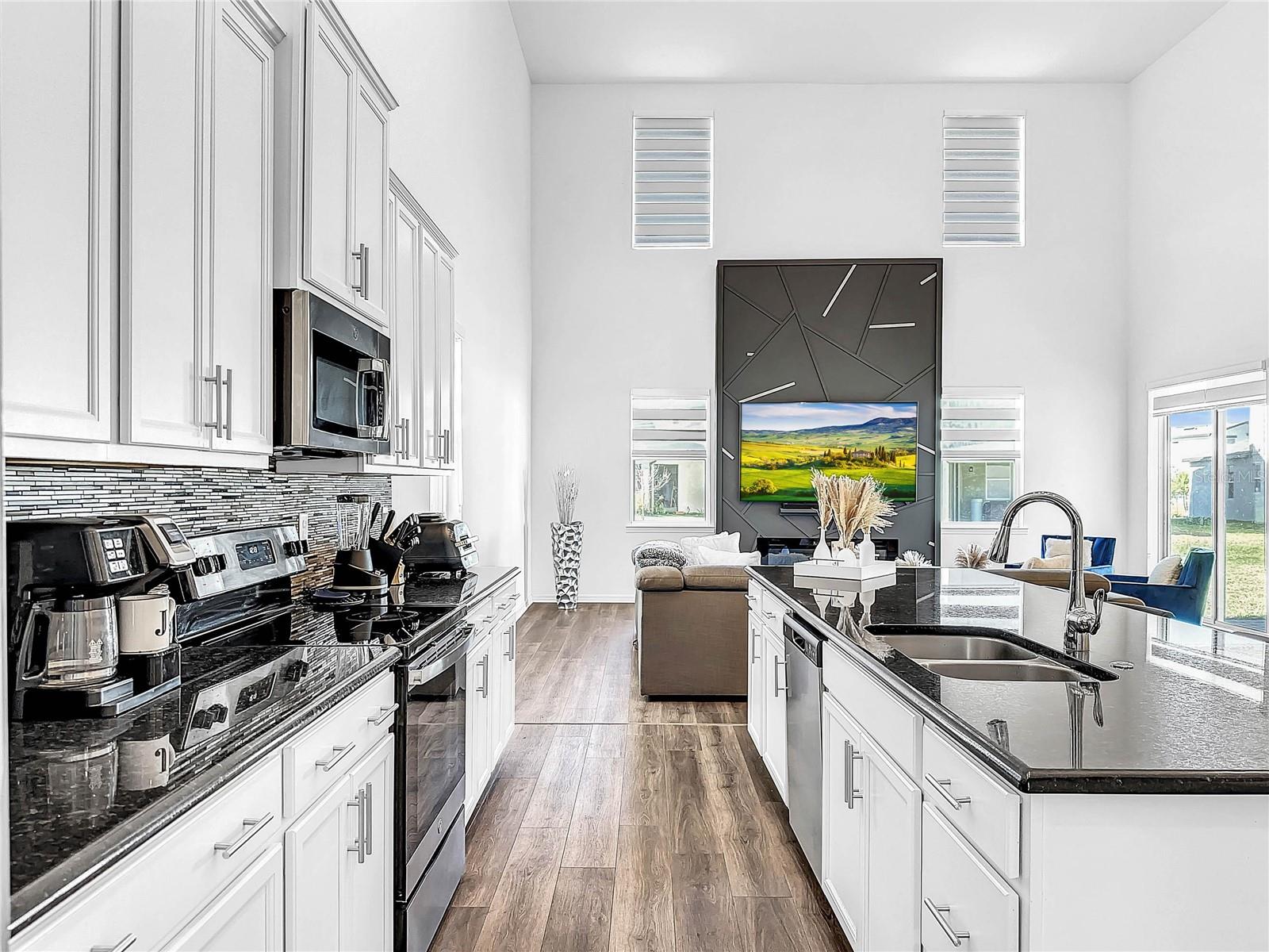 Image 4 of 22 For 1210 Lone Palm Way