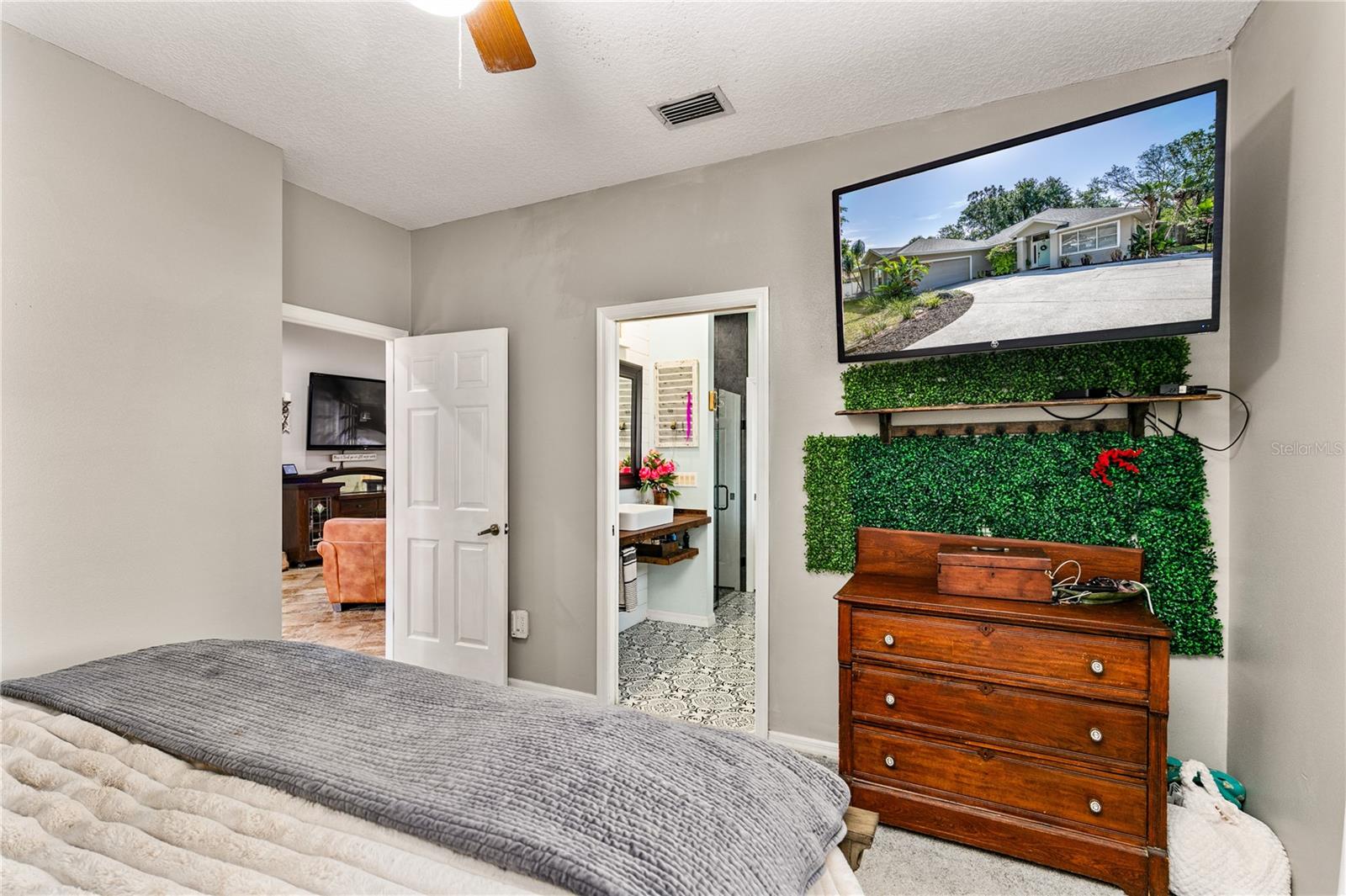 Image 27 of 49 For 2623 Gables Drive