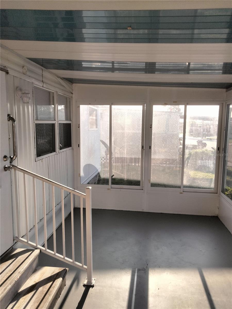 Image 13 of 15 For 12766 Seminole Boulevard 94