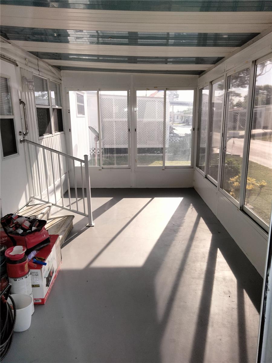 Image 14 of 15 For 12766 Seminole Boulevard 94