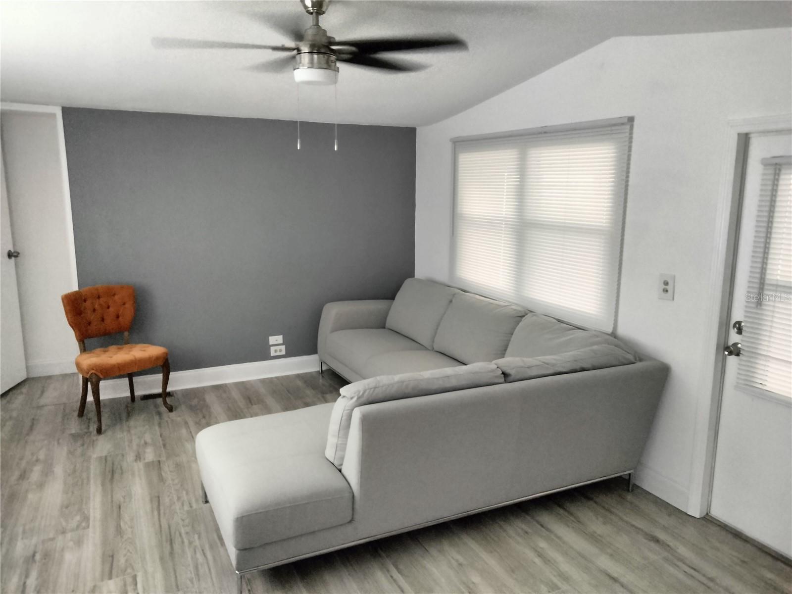 Image 6 of 15 For 12766 Seminole Boulevard 94