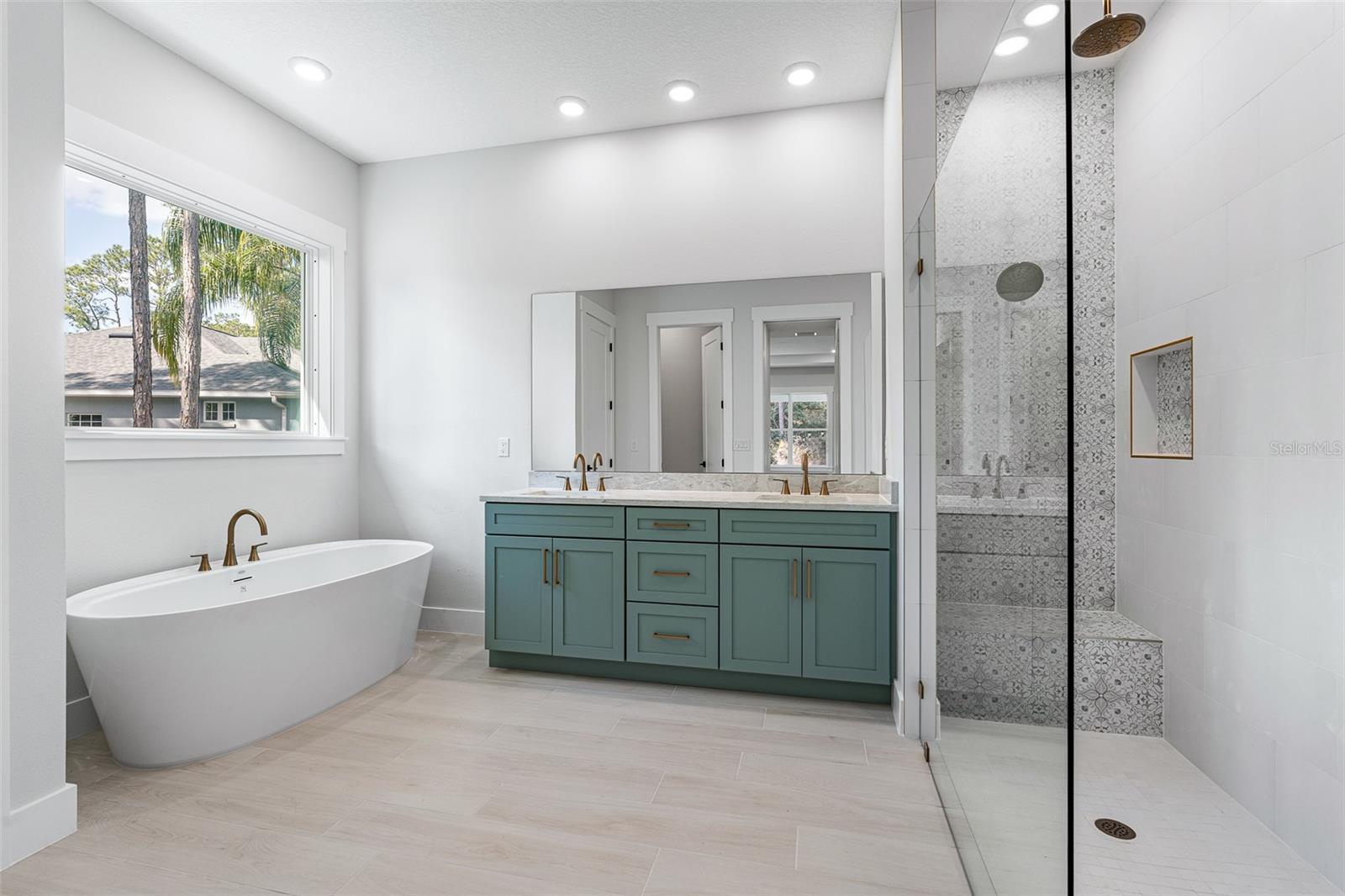 Image 11 of 19 For 7 Evans Park Place