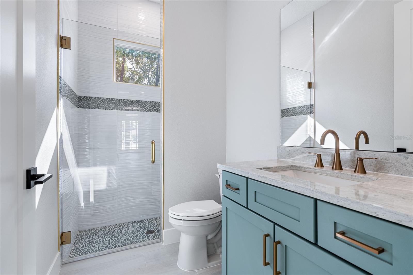 Image 13 of 19 For 7 Evans Park Place