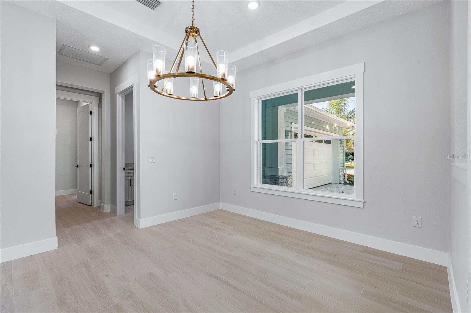 Image 9 of 19 For 7 Evans Park Place