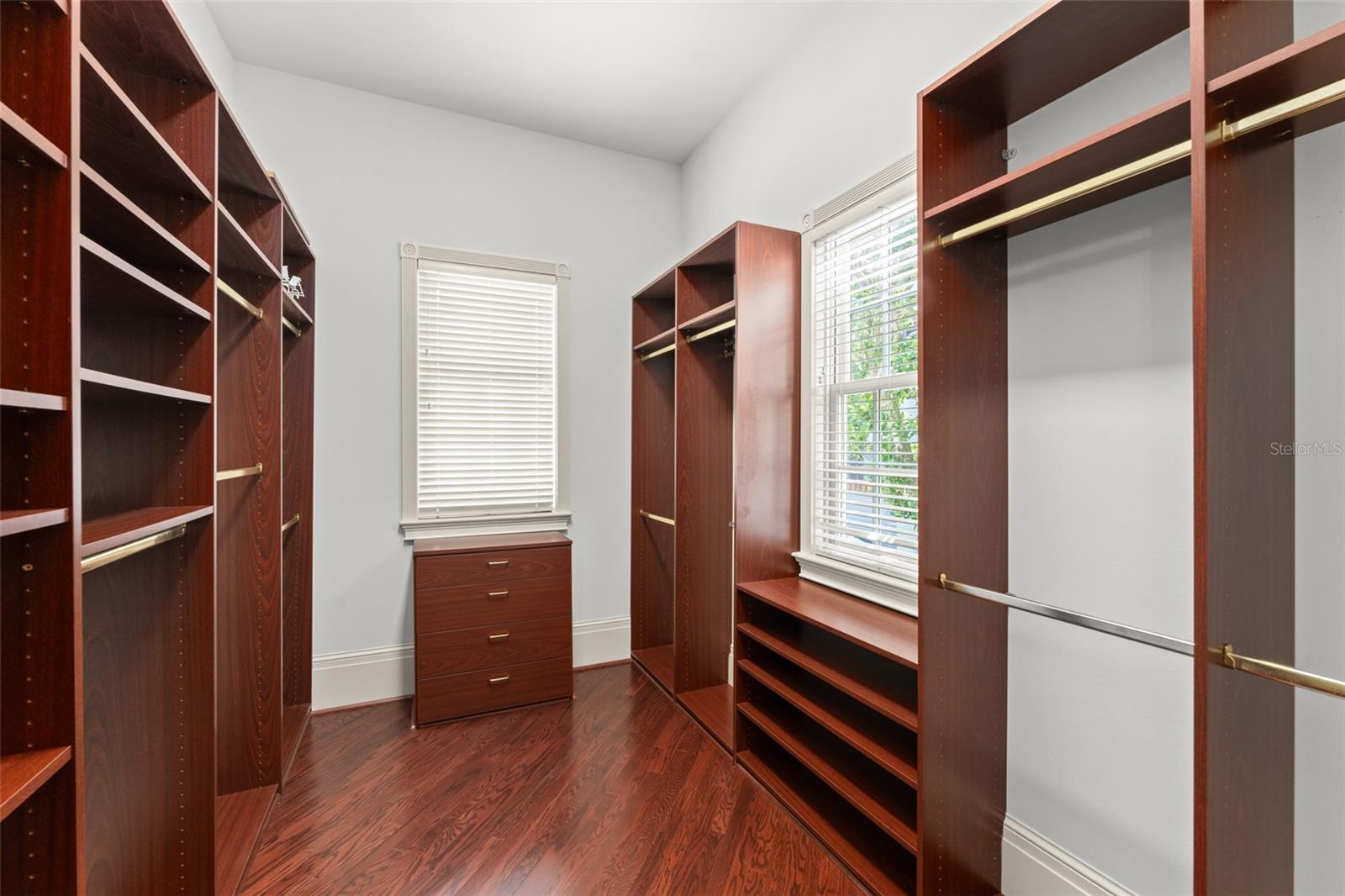 Image 40 of 80 For 506 Golfpark Drive