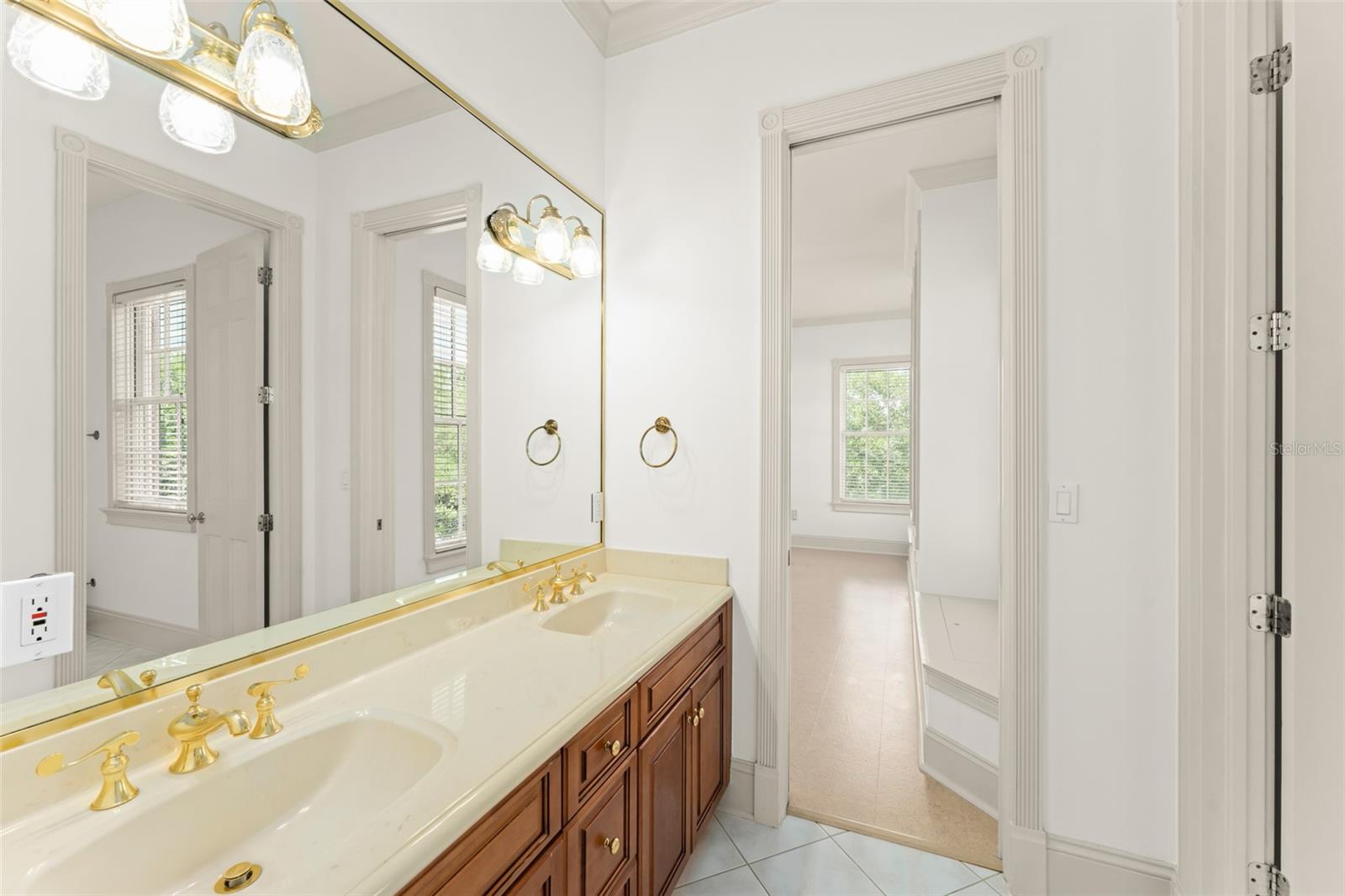 Image 47 of 80 For 506 Golfpark Drive