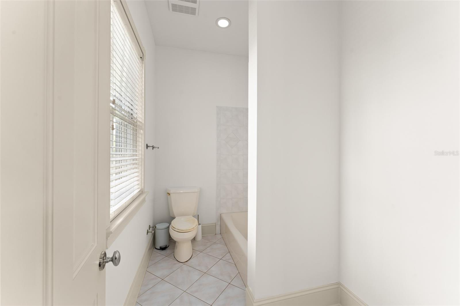 Image 48 of 80 For 506 Golfpark Drive