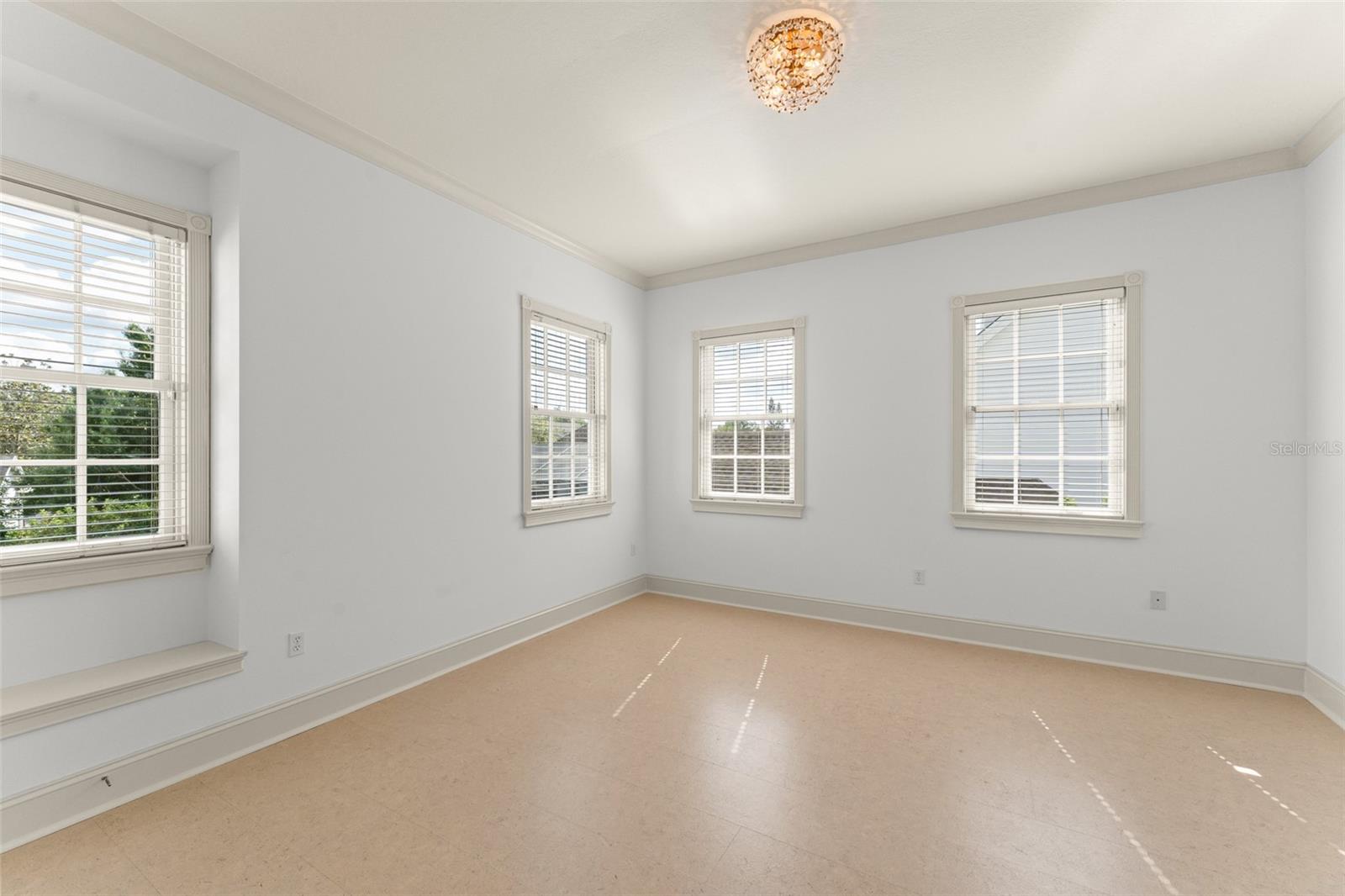 Image 56 of 80 For 506 Golfpark Drive