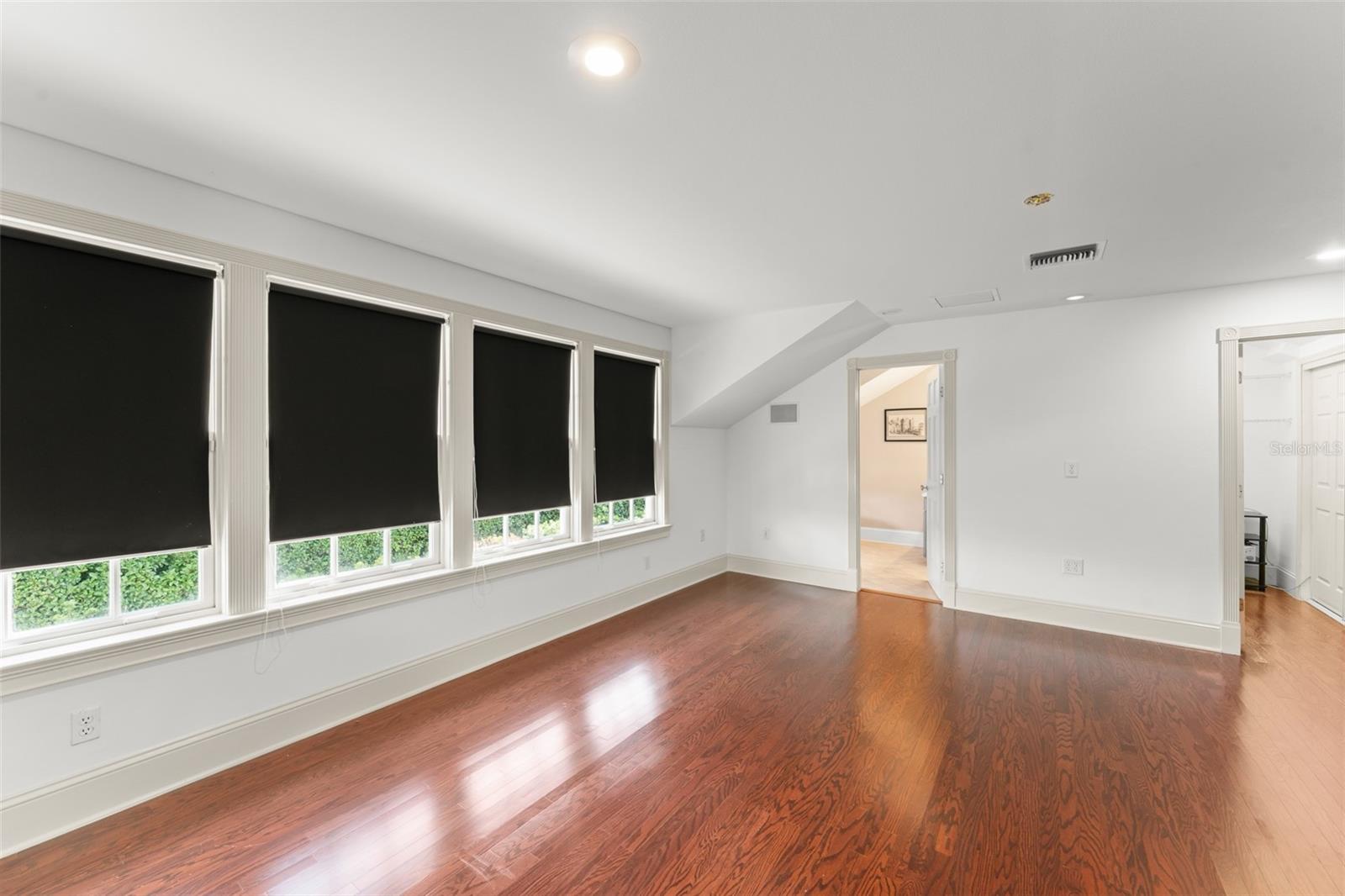 Image 59 of 80 For 506 Golfpark Drive