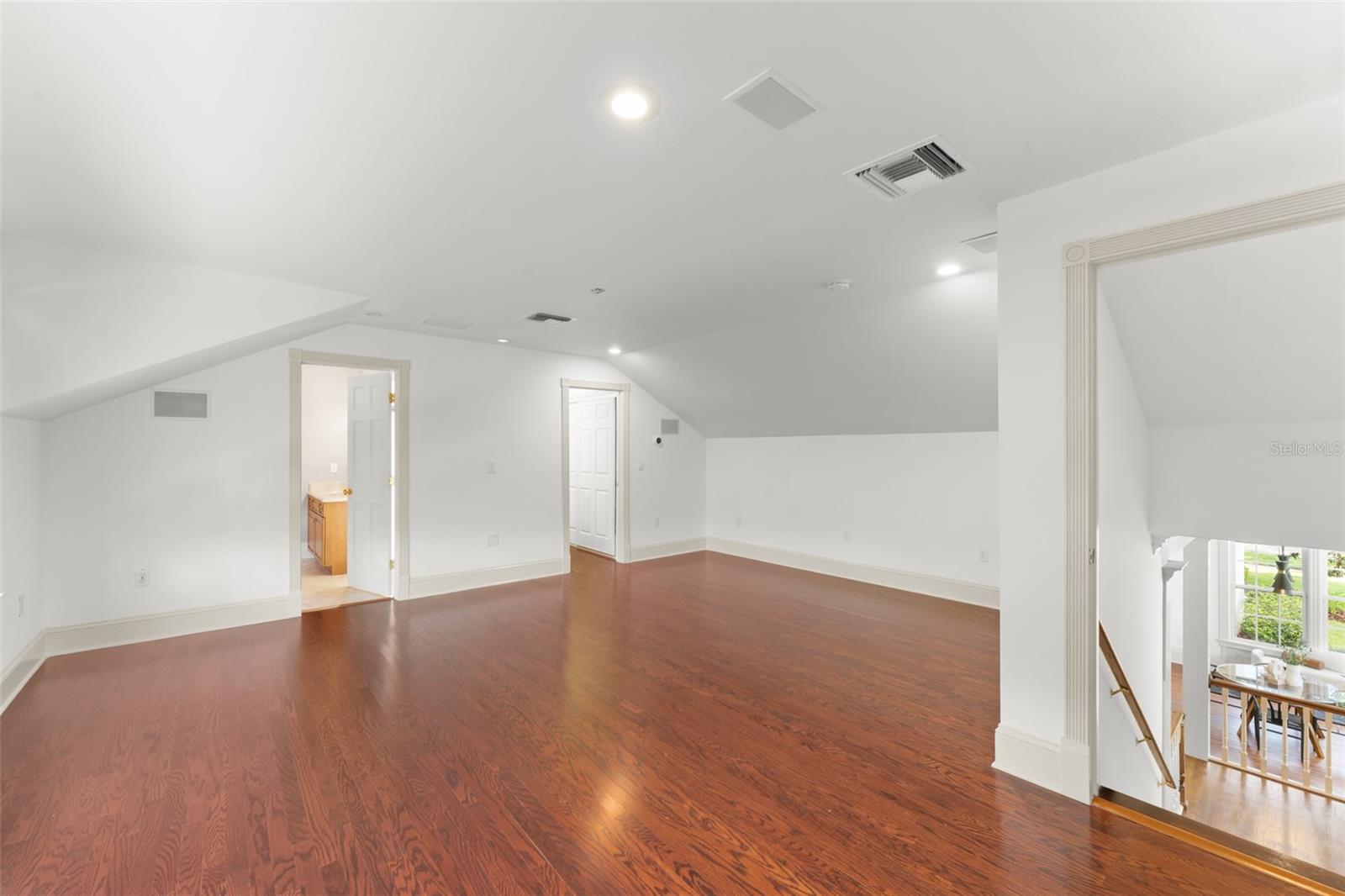 Image 60 of 80 For 506 Golfpark Drive