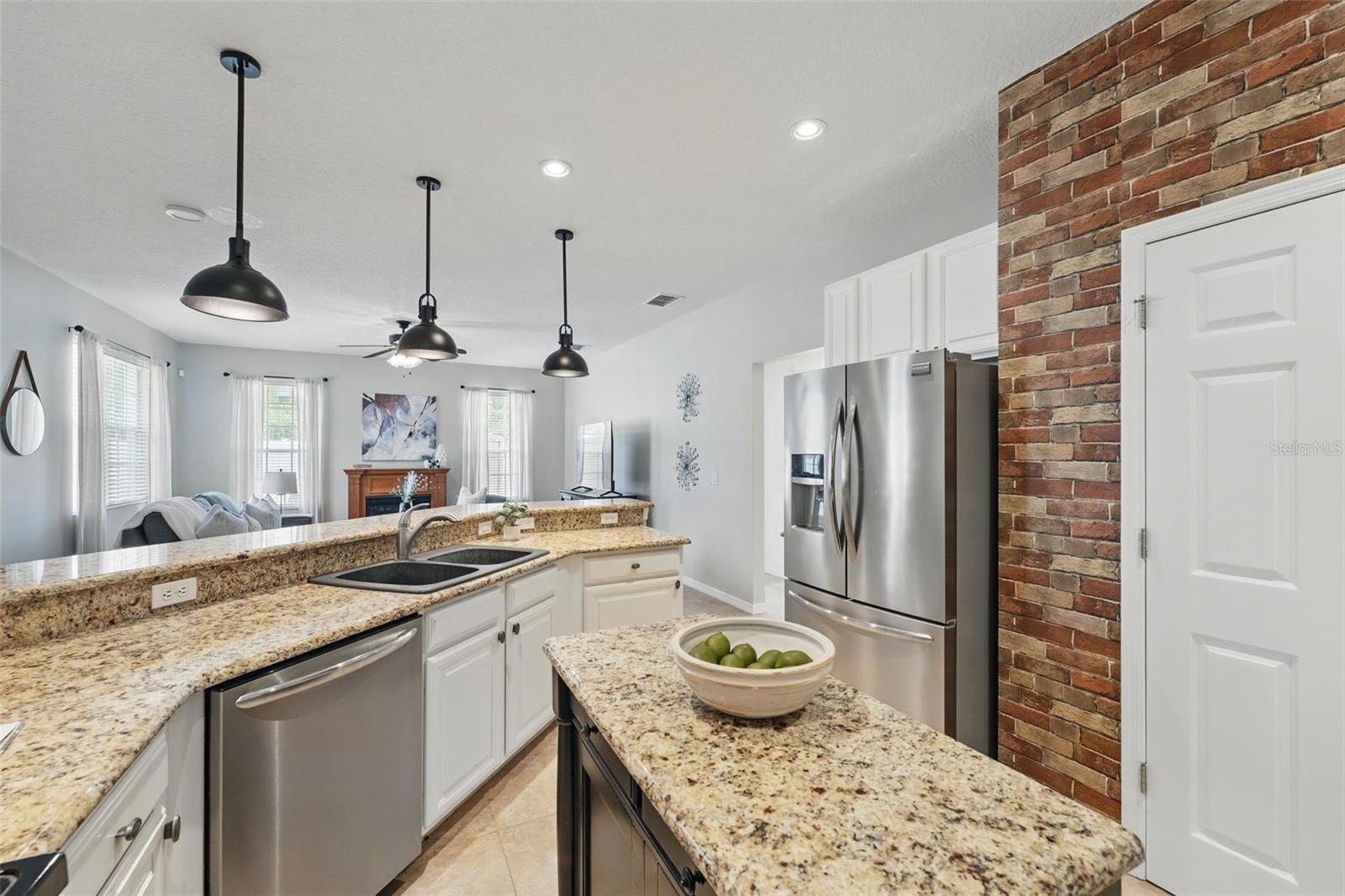 Image 17 of 35 For 14848 Bonnybridge Drive