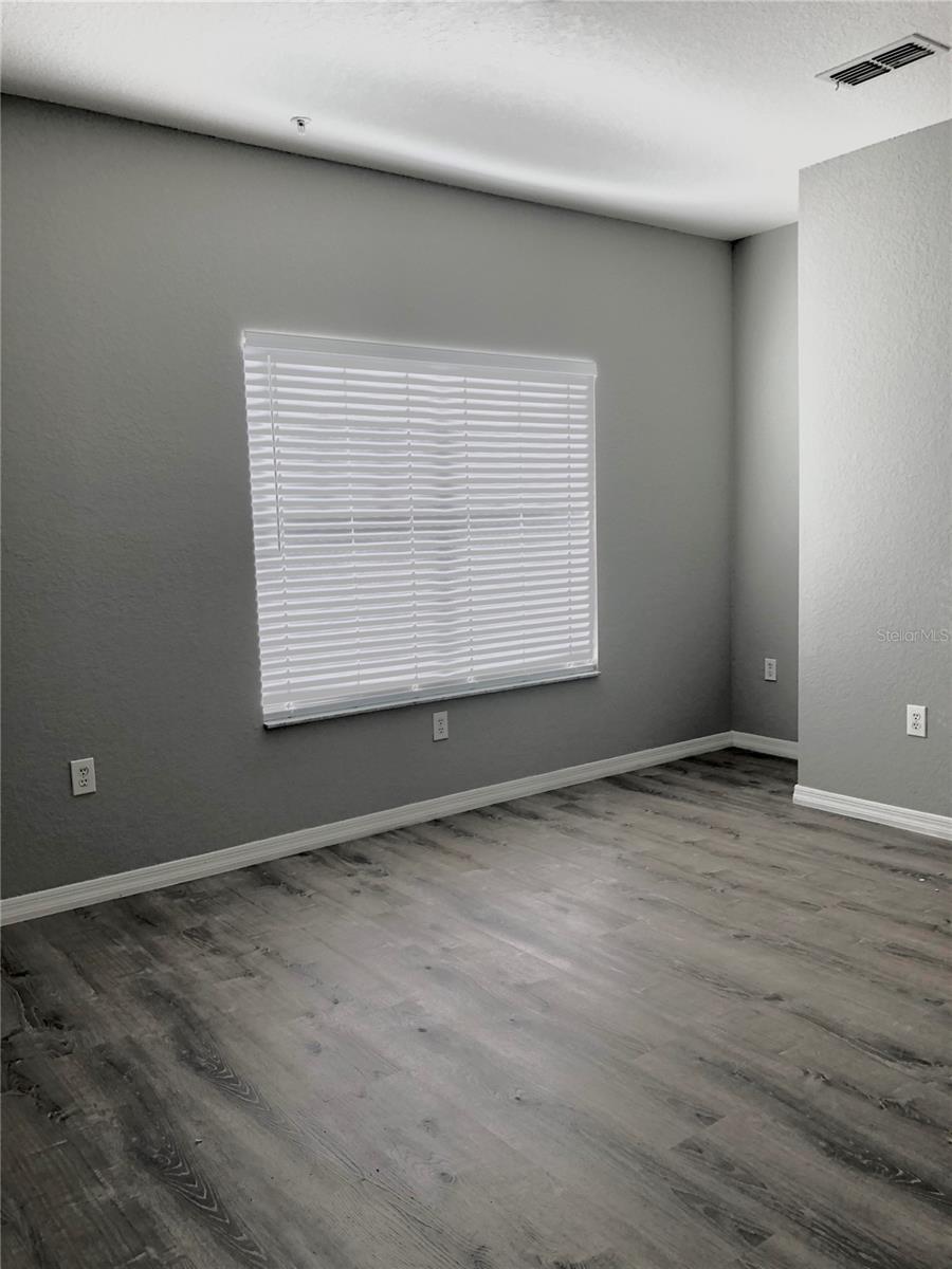 Image 11 of 18 For 2586 Grand Central Parkway 1
