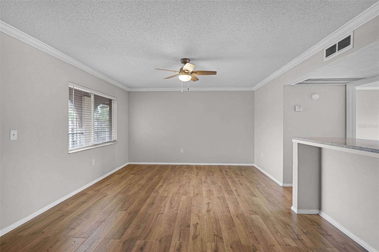 Image 10 of 41 For 136 Blue Point Way 320