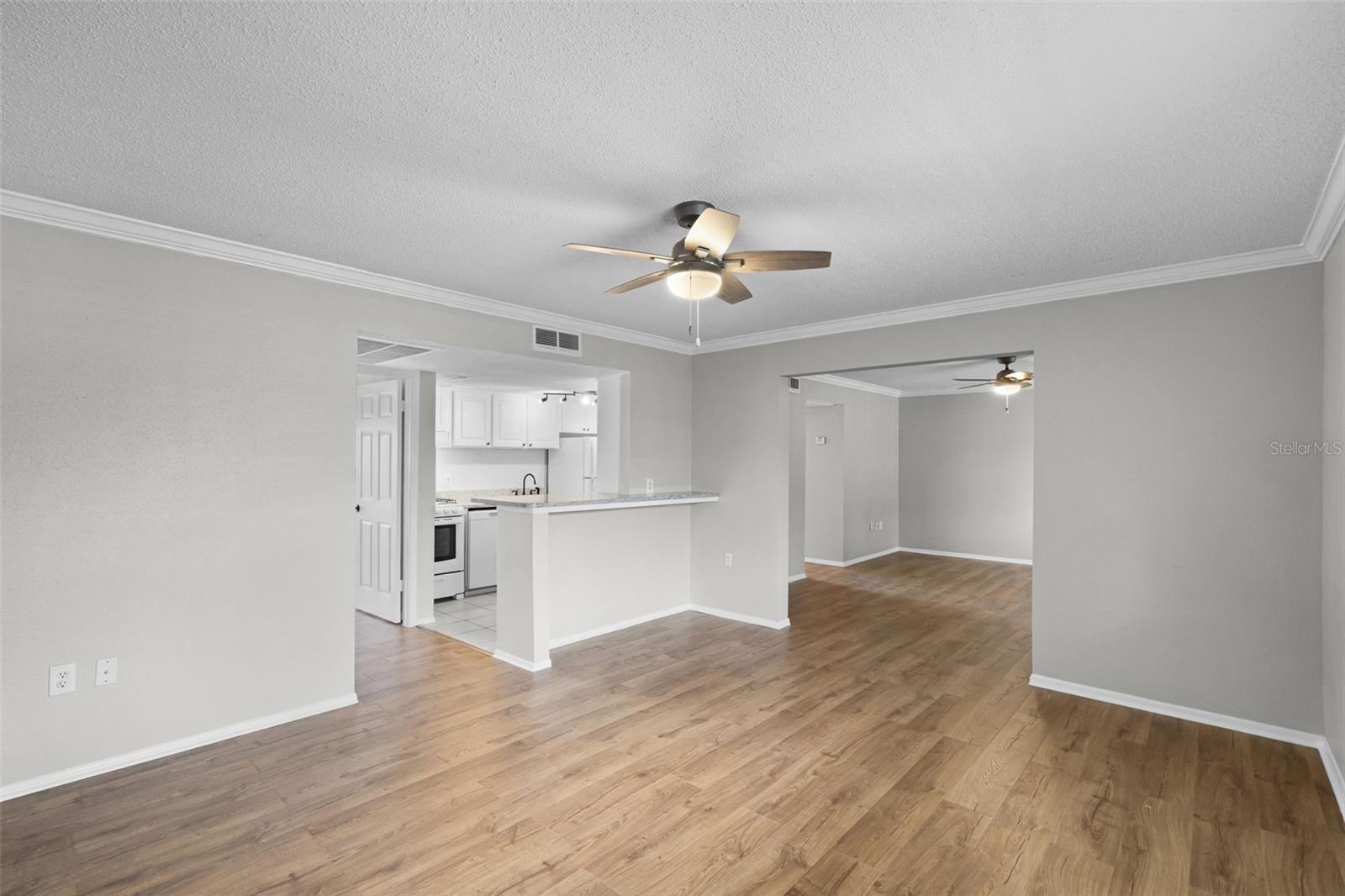 Image 13 of 41 For 136 Blue Point Way 320