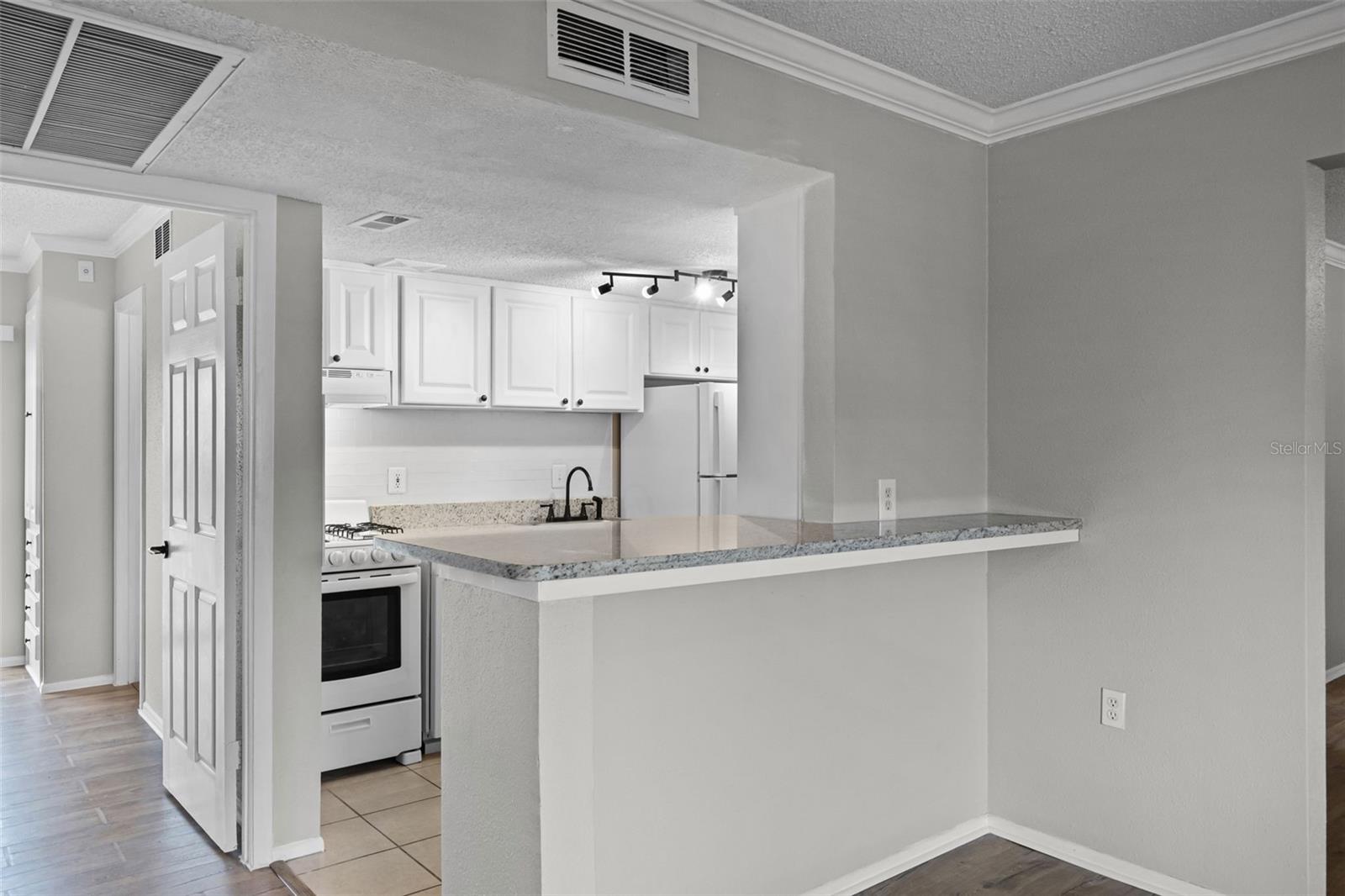 Image 14 of 41 For 136 Blue Point Way 320