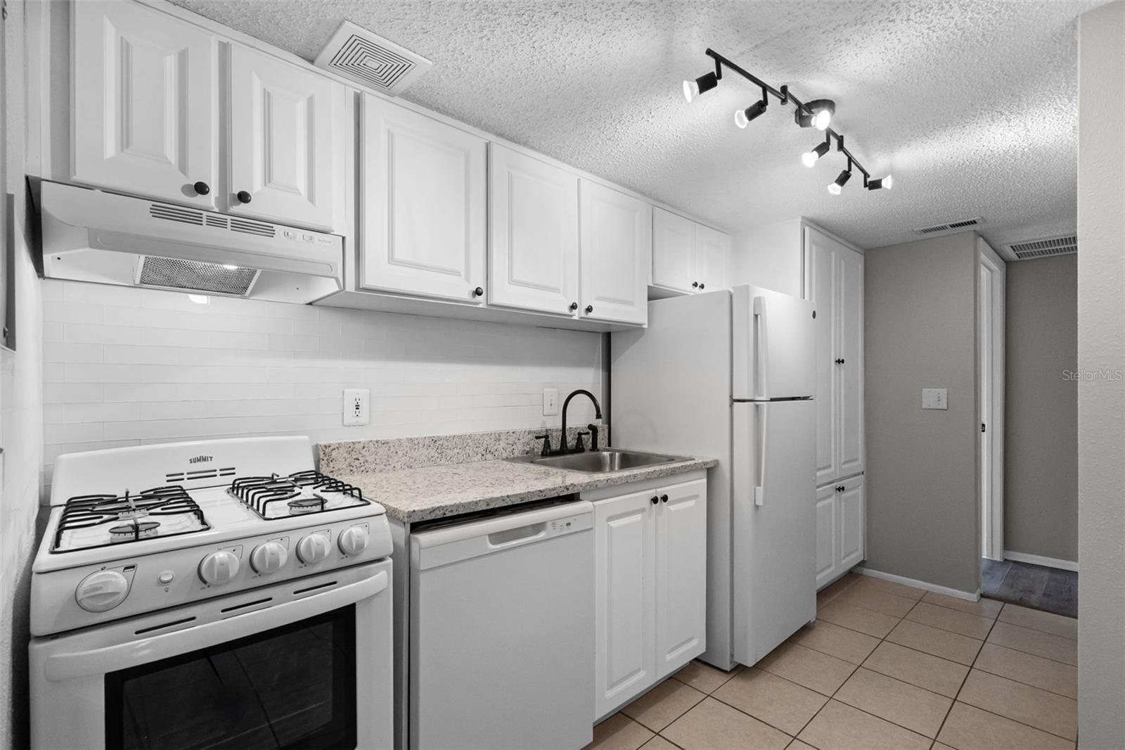 Image 15 of 41 For 136 Blue Point Way 320