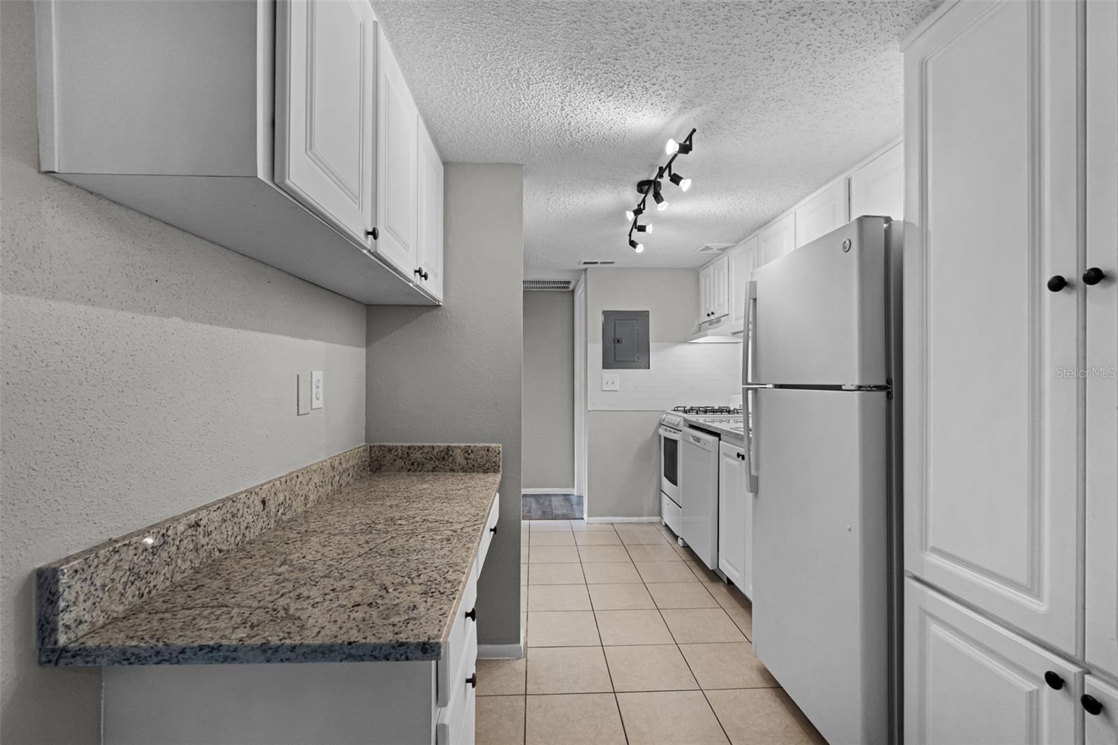 Image 17 of 41 For 136 Blue Point Way 320