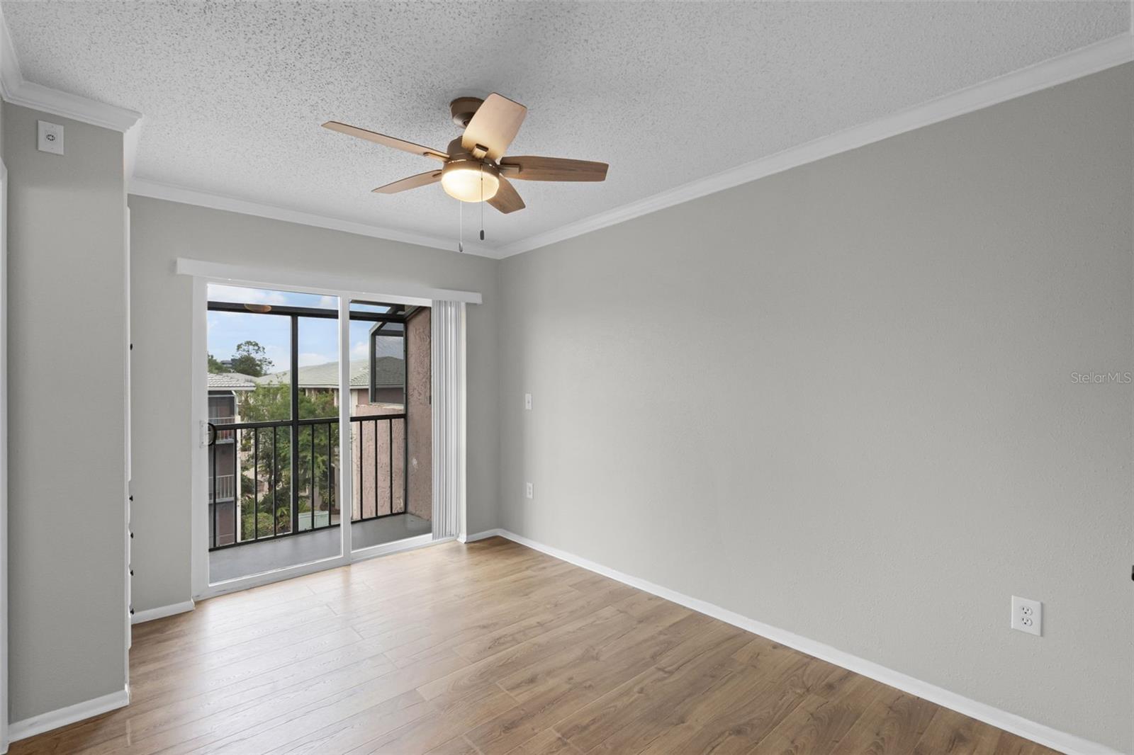 Image 20 of 41 For 136 Blue Point Way 320