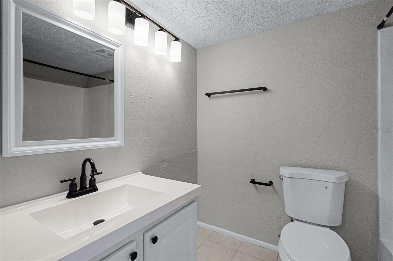 Image 22 of 41 For 136 Blue Point Way 320