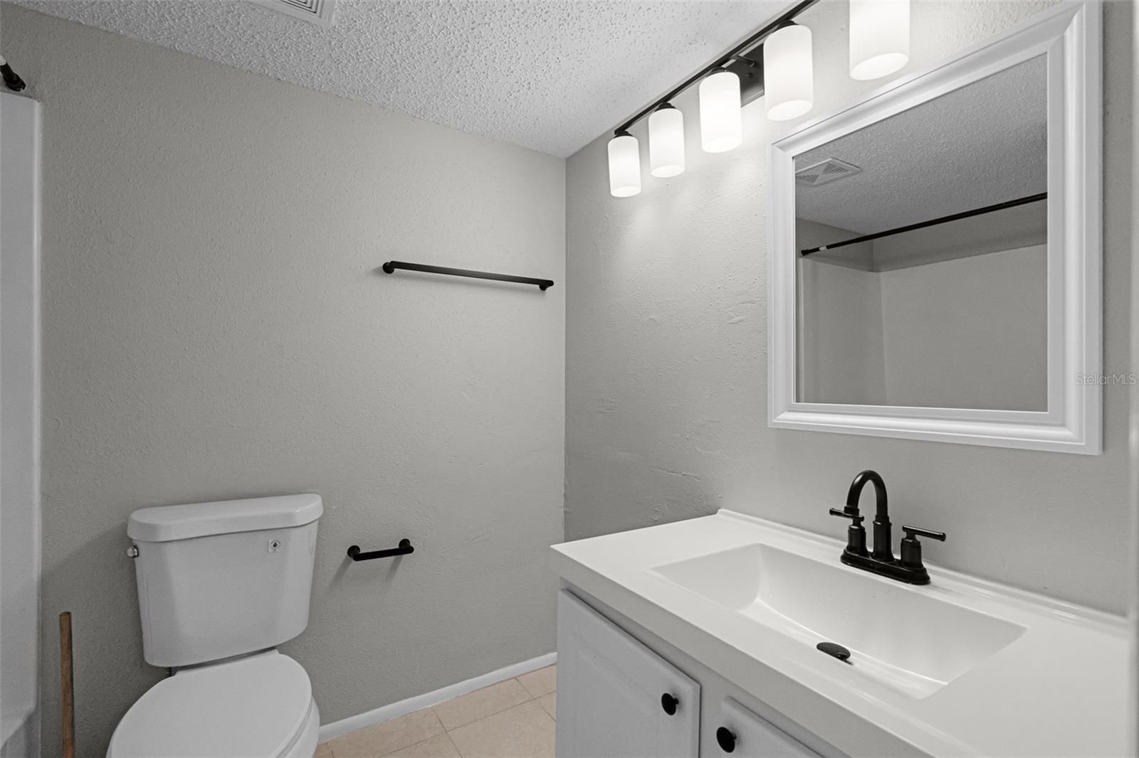 Image 29 of 41 For 136 Blue Point Way 320