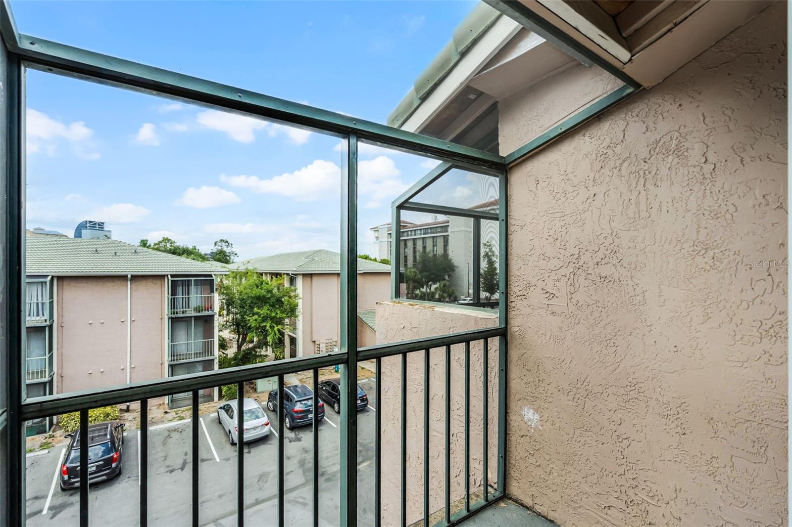 Image 31 of 41 For 136 Blue Point Way 320