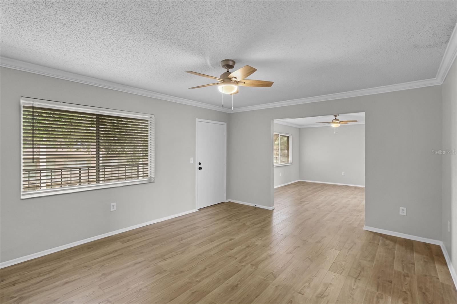 Image 4 of 41 For 136 Blue Point Way 320