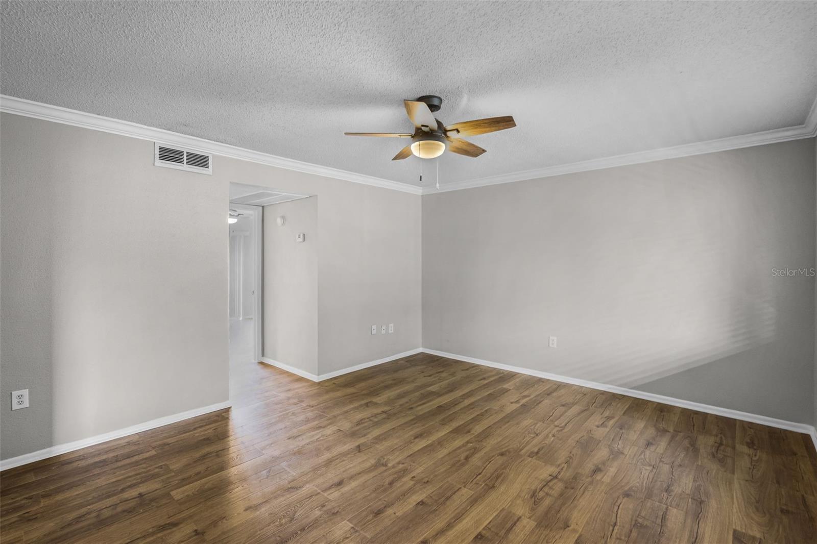 Image 8 of 41 For 136 Blue Point Way 320