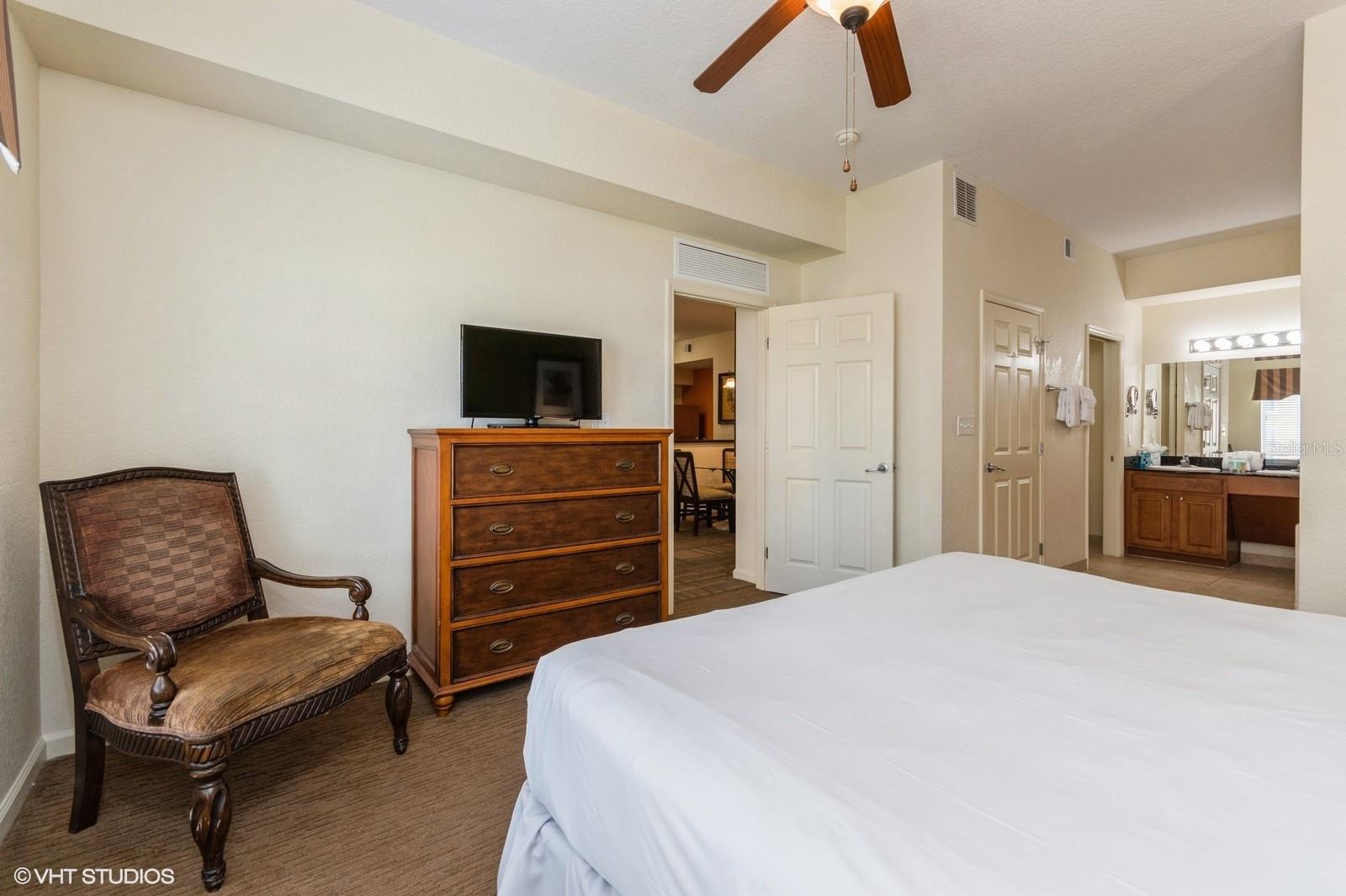 Image 14 of 27 For 8125 Resort Village Drive 51004
