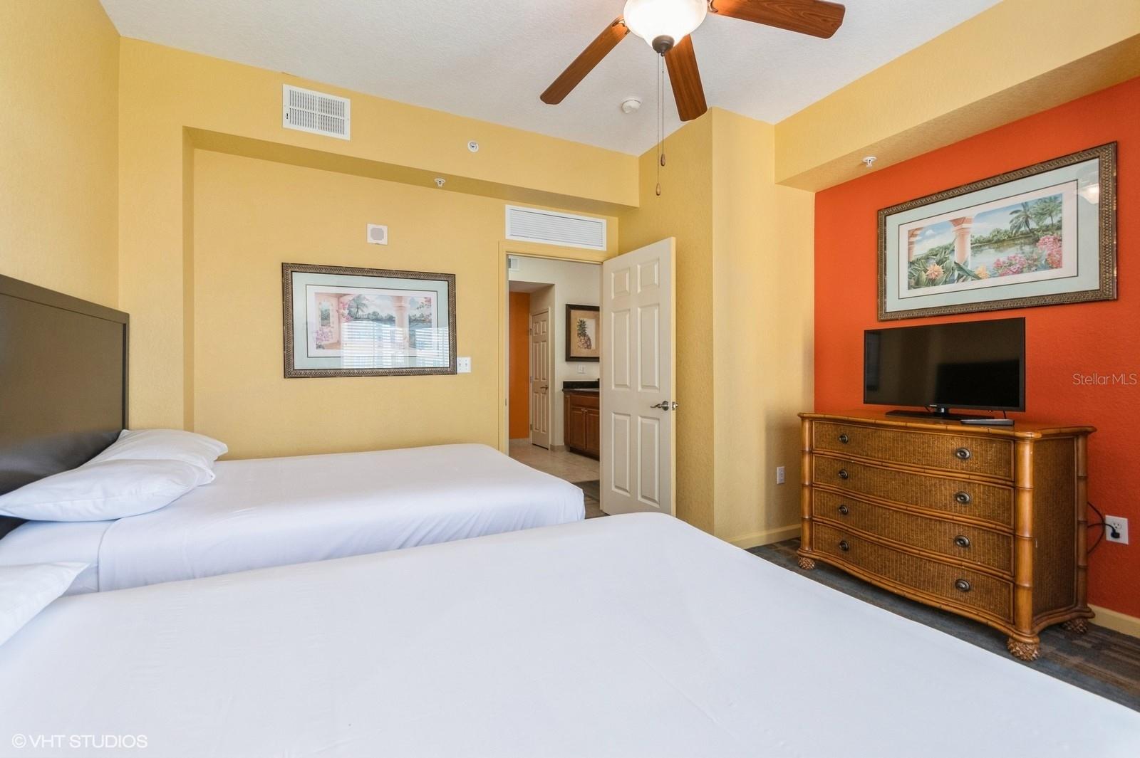 Image 21 of 27 For 8125 Resort Village Drive 51004