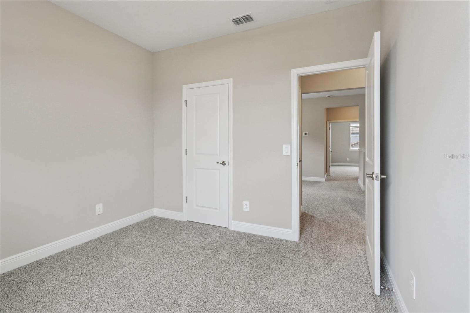 Image 18 of 30 For 16460 Silver Brook Way