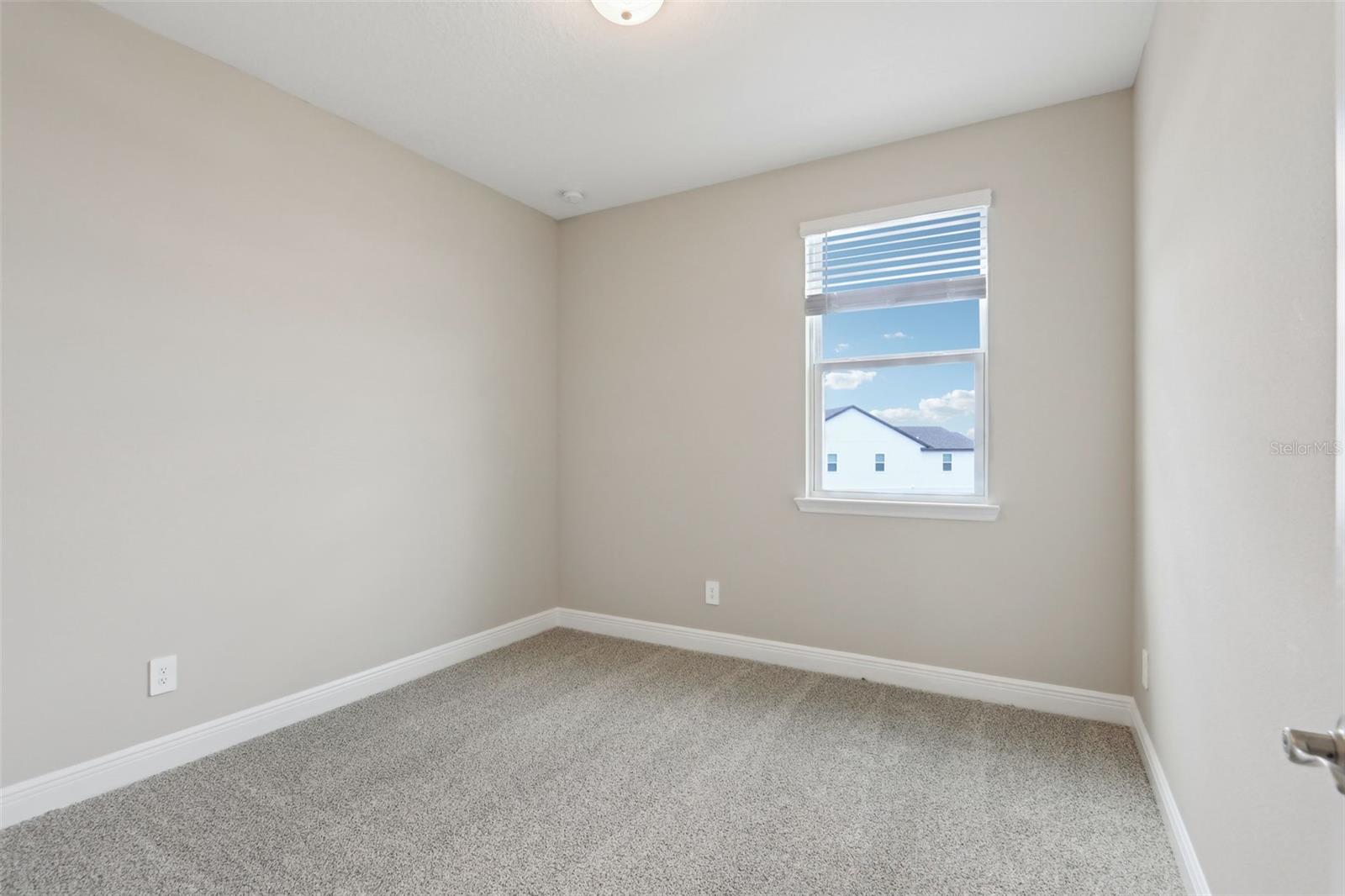 Image 19 of 30 For 16460 Silver Brook Way