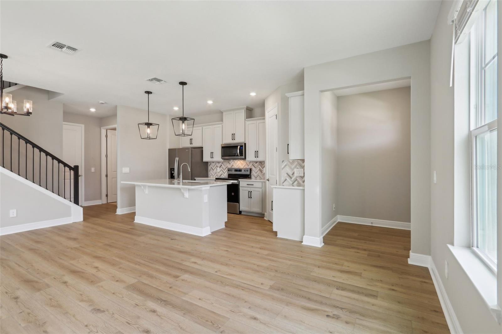 Image 5 of 30 For 16460 Silver Brook Way
