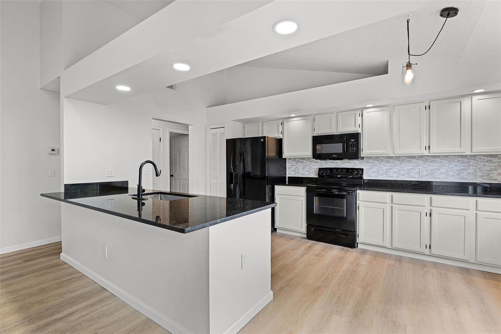Image 7 of 60 For 717 Pine Terrace