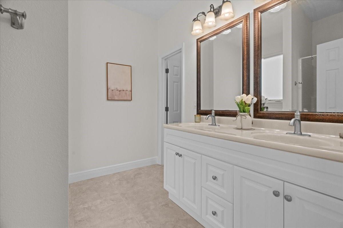 Image 22 of 43 For 19204 Paddock Street