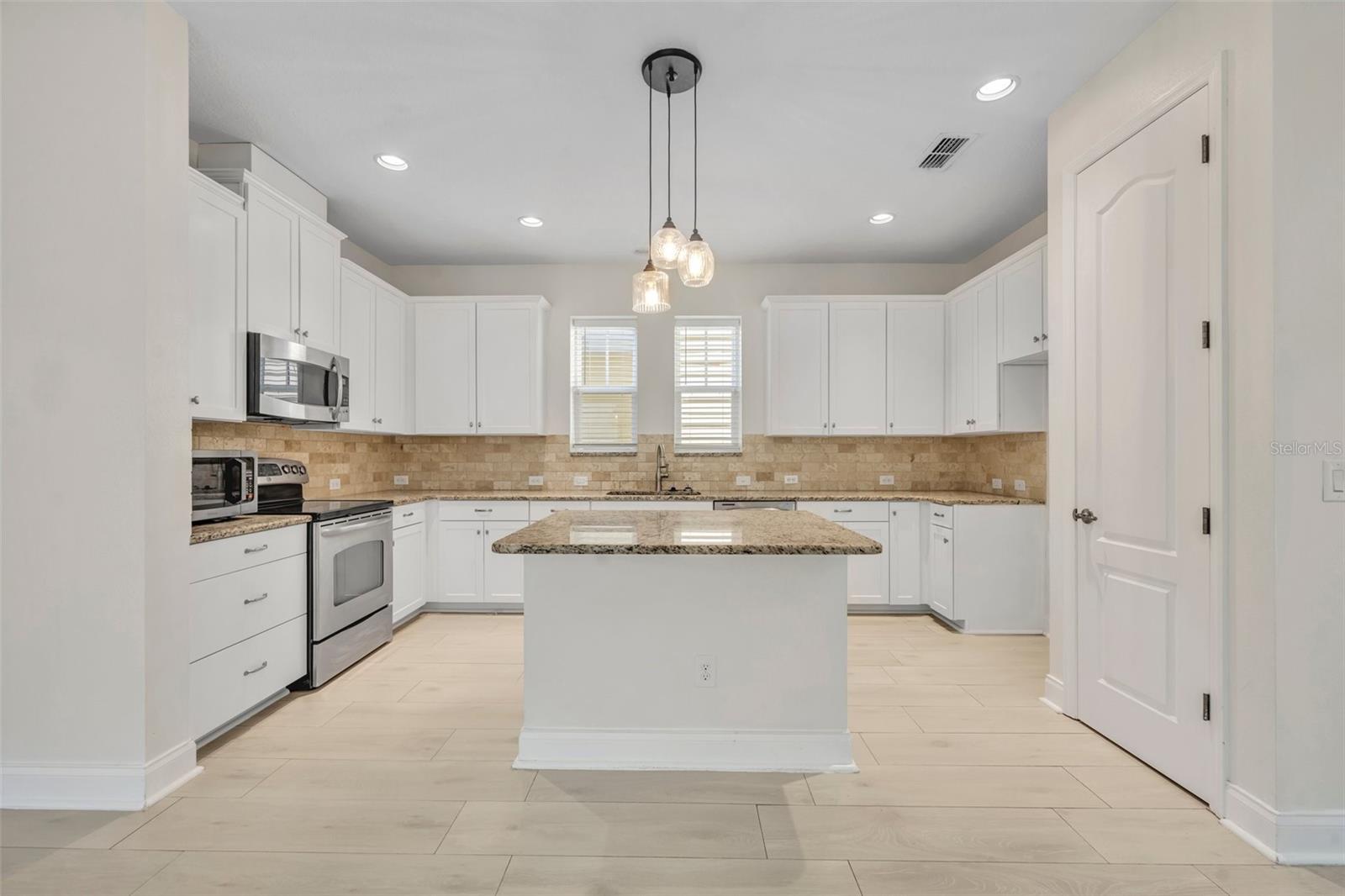 Image 14 of 52 For 13913 Hahn Lane