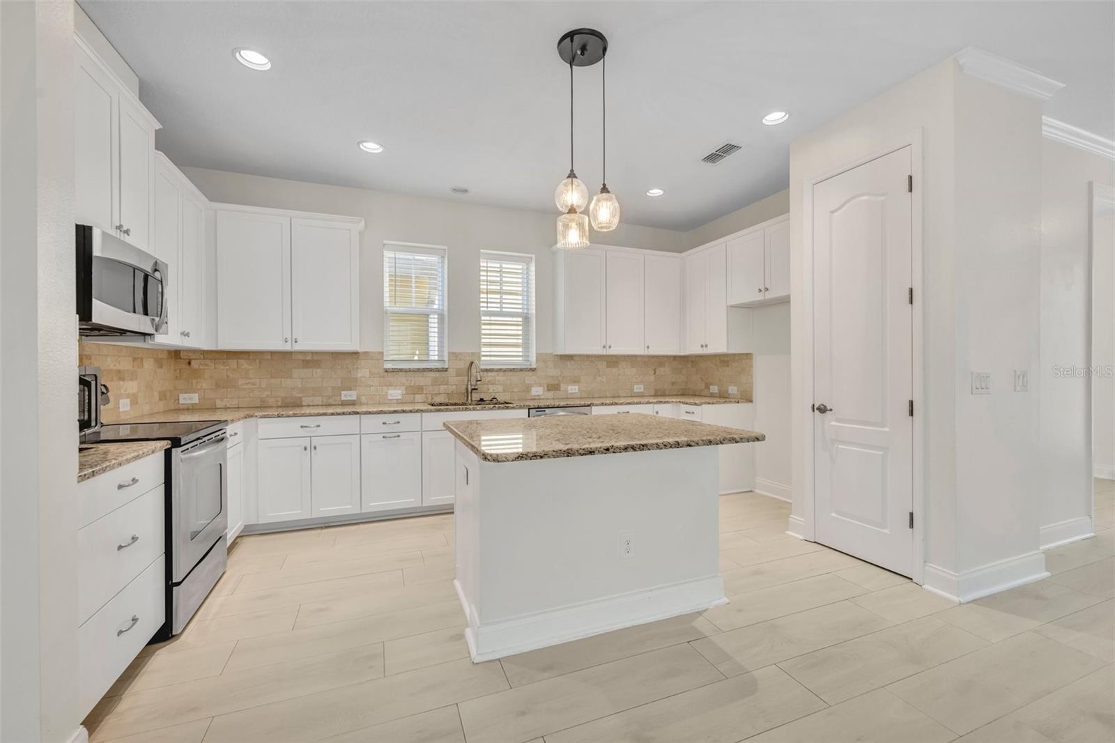 Image 16 of 52 For 13913 Hahn Lane