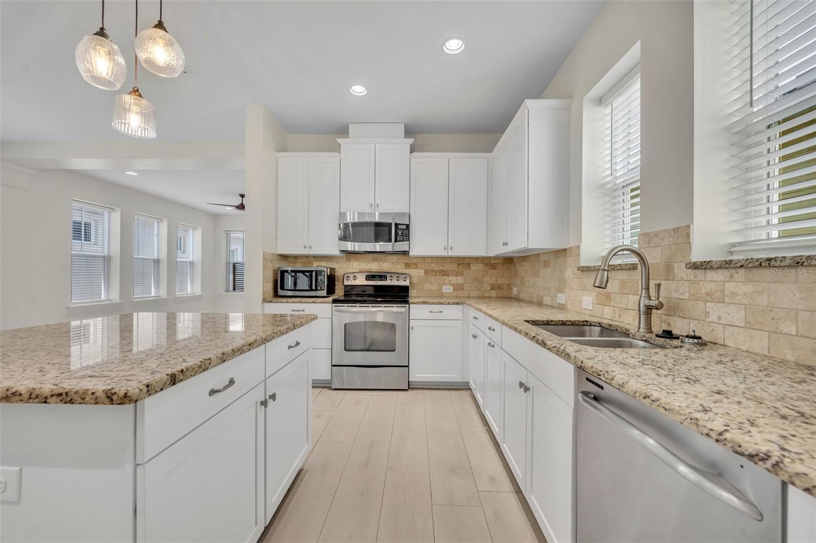 Image 17 of 52 For 13913 Hahn Lane