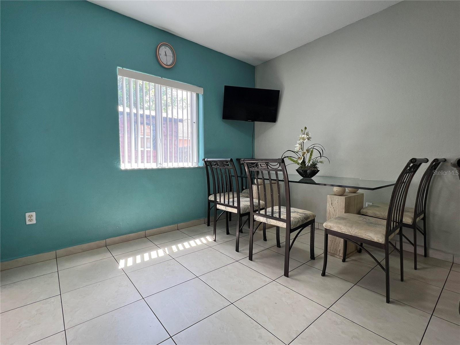 Image 4 of 14 For 715 12th Terrace