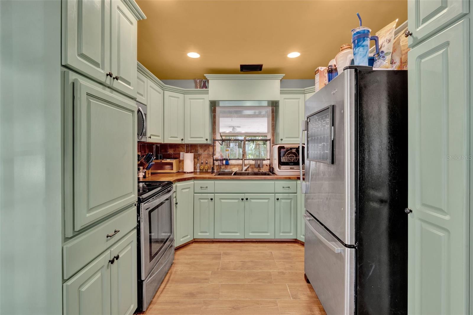 Image 11 of 40 For 474 Overstreet Avenue