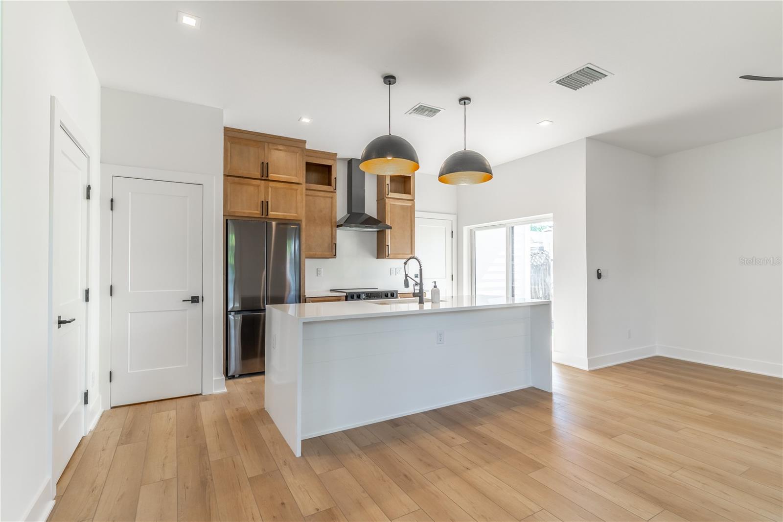 Image 6 of 27 For 1321 Weber Street