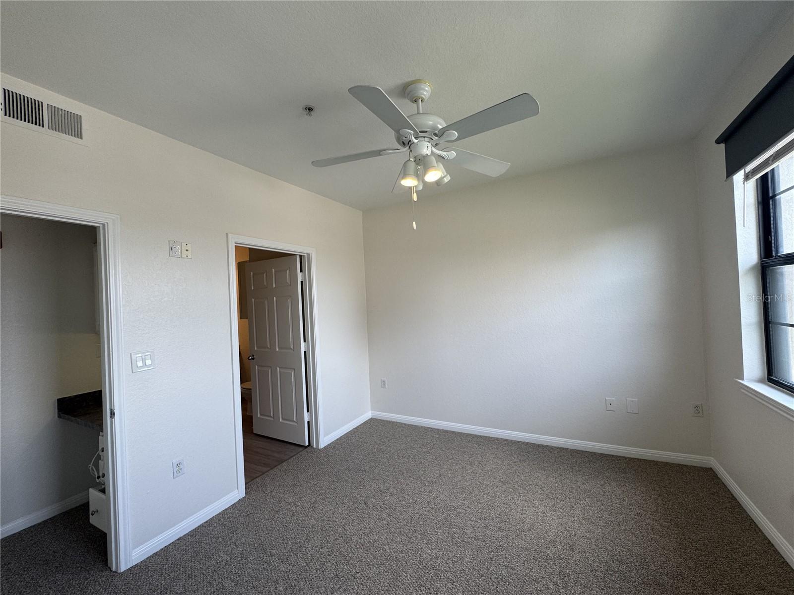 Image 11 of 18 For 911 Orange Avenue 545
