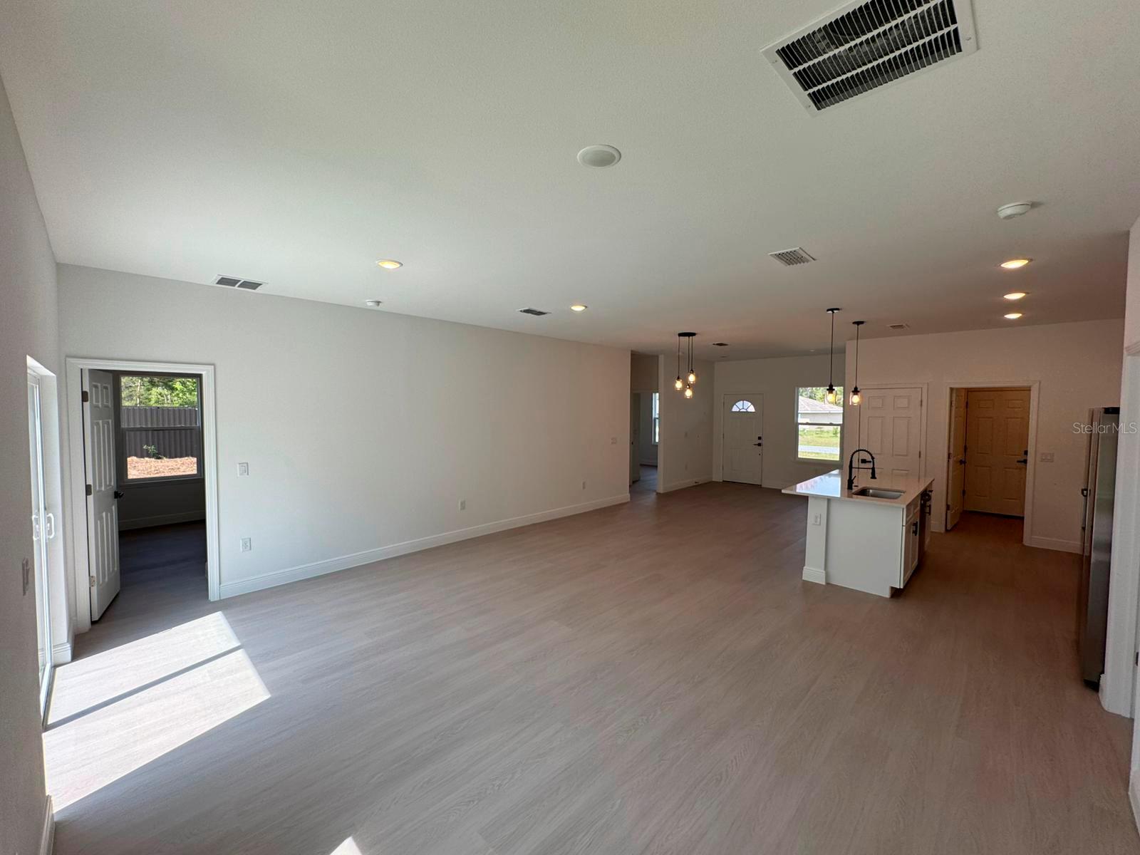 Image 15 of 47 For 15955 52nd Avenue Road