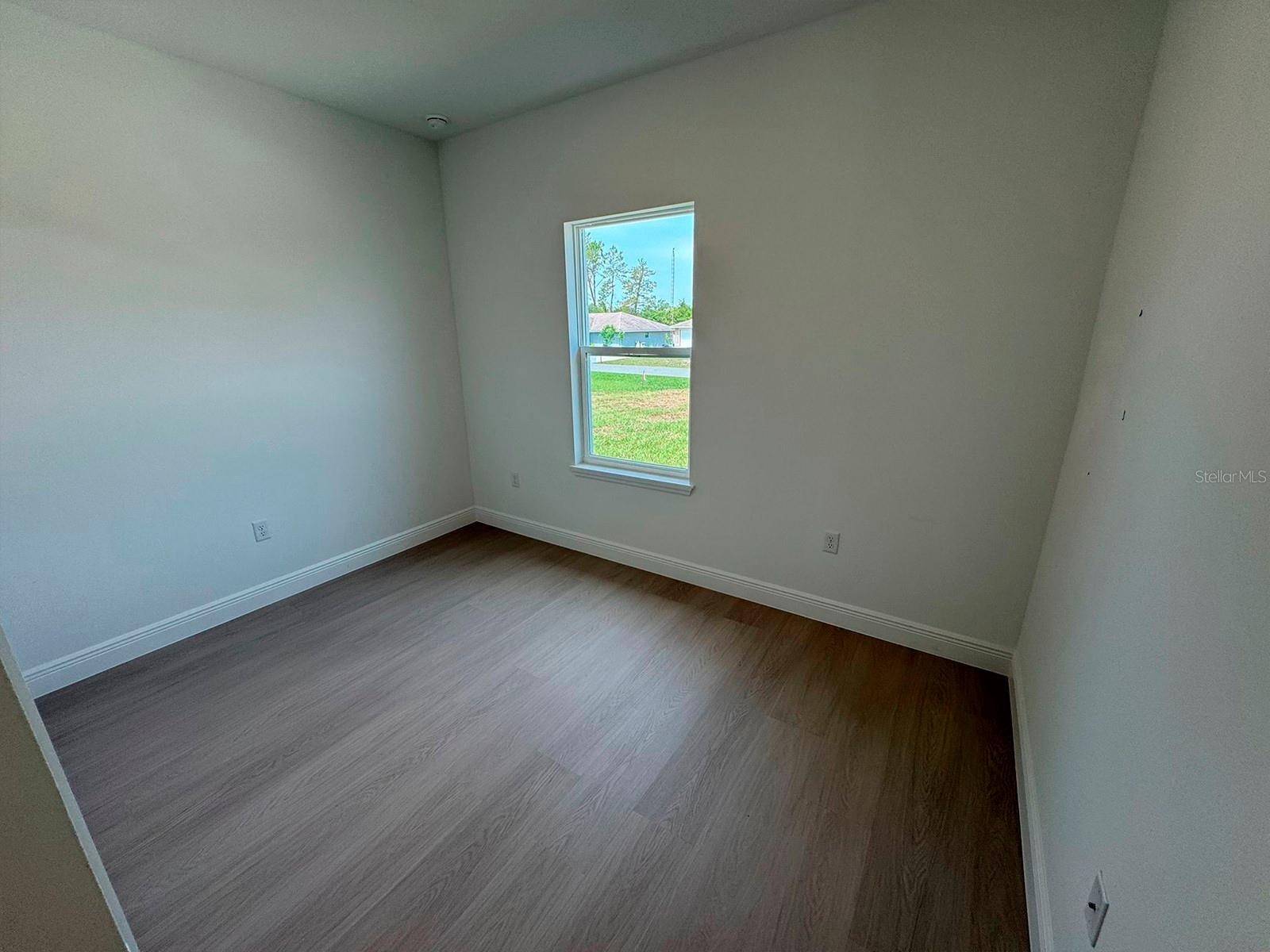 Image 30 of 47 For 15955 52nd Avenue Road