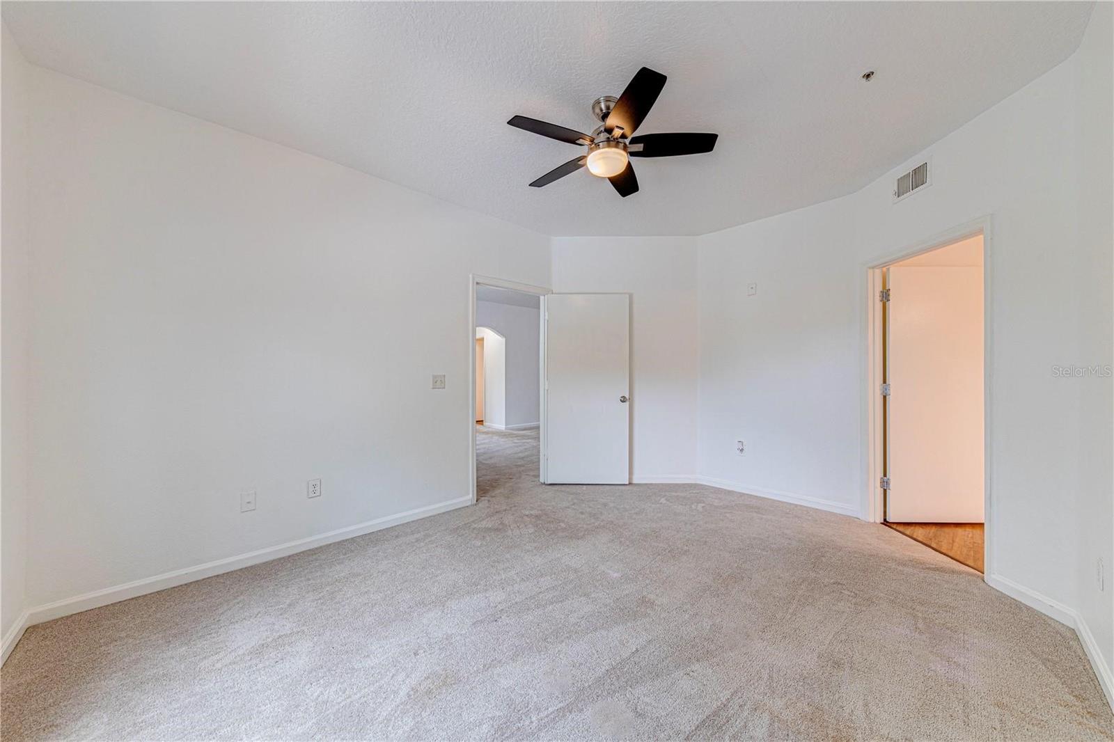 Image 14 of 26 For 5500 Metrowest Boulevard 203